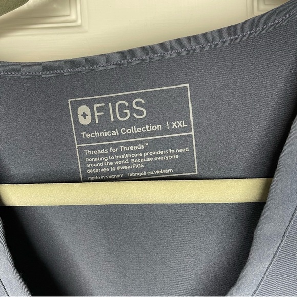 Figs Casma Three Pocket Scrub Top in Navy XXL - Picture 4 of 6